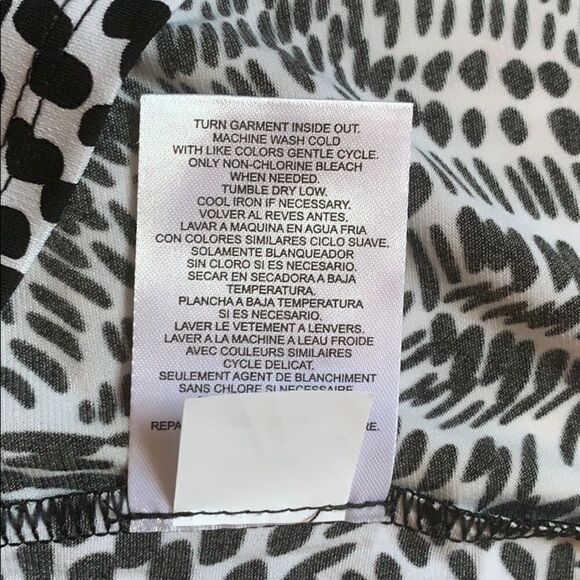 NWT Ellen Tracy B&W Tribal Print Top Size Large NEW WITH TAG - Picture 12 of 15